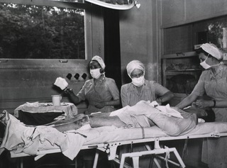 [Army Nurses in operating room at 40th General Hospital]