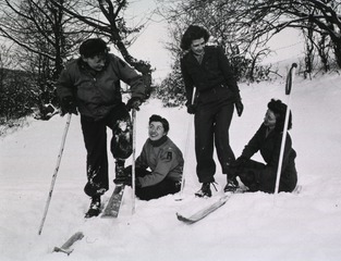 [Army Nurses learning how to ski]