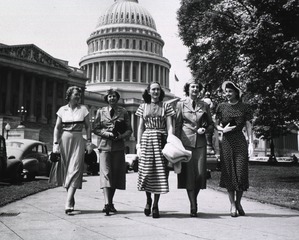 [Five officers from the Women's Medical Specialist Corps sightseeing in Washington, D.C.]
