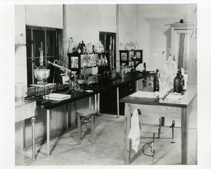 [A chemistry laboratory in St. Elizabeths Hospital's Blackburn Laboratory of Pathology]