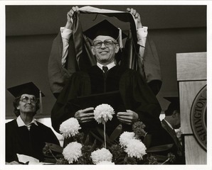 Paul Berg receiving honorary doctorate from Washington University