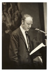 Francis Crick lecturing at Cambridge University