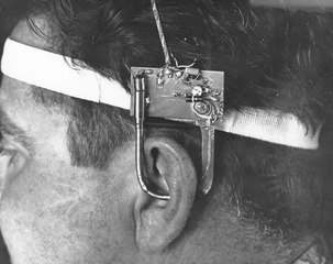 Monitoring device placed on the ear