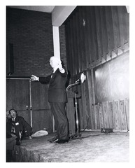 Linus Pauling lecturing at a symposium