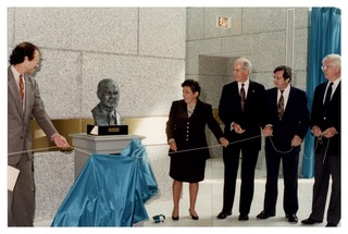 Harold Varmus with HHS Secretary Donna Shalala and others, unveiling a bust of Representative William H. Natcher at the opening of the NIH Natcher Conference Center