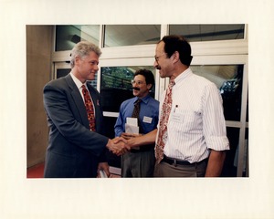 Harold Varmus with U.S. President Bill Clinton and NCI Director Richard Klausner