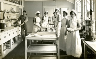 [King George Military Hospital, kitchen and staff]