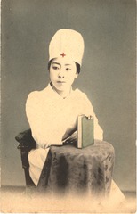 [Japanese nurse holding a book]