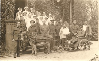 [Nurses and soldiers with a donkey cart]
