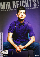 Mir reicht's!: Meine Würde ist unantastbar! : Kampagne gegen Homophobie : [man in a purple shirt]