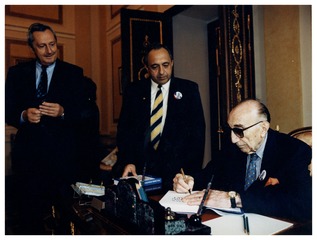 Michael DeBakey at a book signing at AGIO Pharmaceuticals in Moscow, Russia